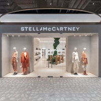 stella mccartney揭幕全新上海前滩太古里旗舰店 邀请中国艺术家刘潇、徐飞，打造沉浸式体验空间, 诠释品牌可持续理念及当代美学